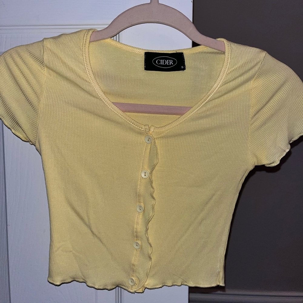 YELLOW CIDER CROP TOP